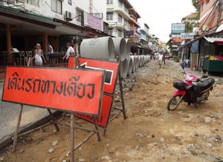 Jomtien Soi 5 is going to be a mess for a while as city workers replace the drains.